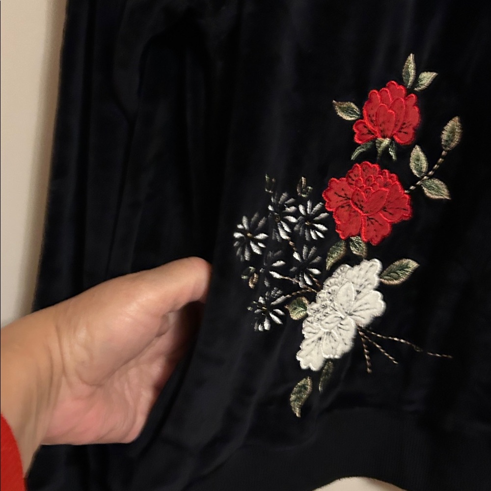 Alfred Dunner brushed 75% cotton/25% polyester black jacket red rose trim size14 - Picture 5 of 7